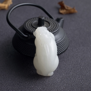 山料和田白玉貔貅吊坠