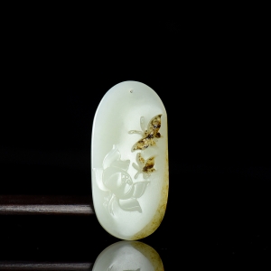 俏色籽料和田白玉蝶恋花吊坠