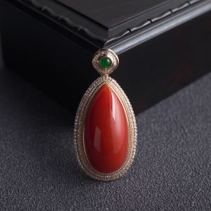 18K阿卡珊瑚水滴吊坠