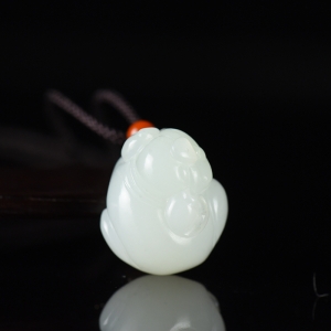 籽料和田白玉福猪吊坠