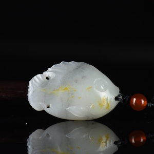 籽料和田玉青花年年有余吊坠