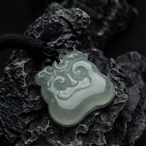 冰种翡翠如意吊坠
