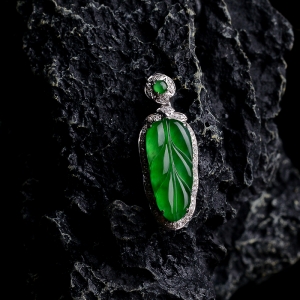 18k冰种翠绿翡翠金枝玉叶吊坠