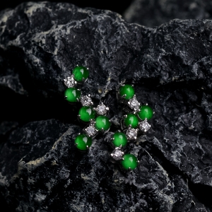 18k冰种翠绿翡翠耳钉