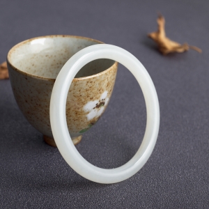 59mm山料和田白玉圆镯