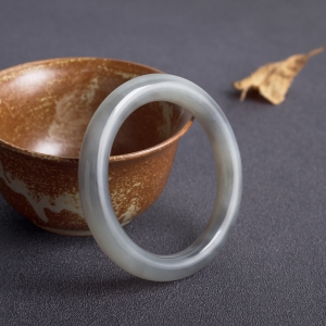 58mm山料和田烟紫玉圆镯