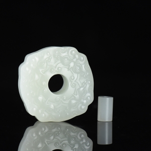 籽料和田白玉守护平安扣吊坠