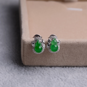 18k冰种翠绿翡翠葫芦耳钉
