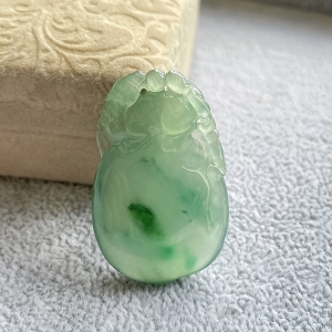 冰种飘翠翡翠福寿如意吊坠