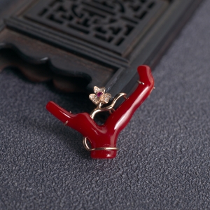 18K阿卡牛血红珊瑚树枝吊坠