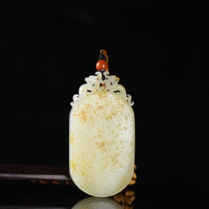 籽料和田白玉洒金皮龙凤无事牌吊坠