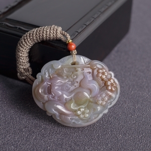 盐源玛瑙九尾狐吊坠