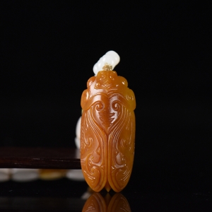 籽料和田玉黄沁一鸣惊人吊坠