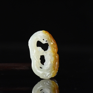 籽料和田白玉喜上眉梢吊坠