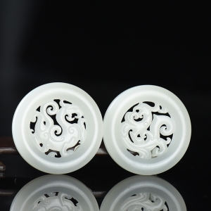 山流水料和田羊脂白玉吊坠（二件）