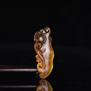 籽料和田玉黄沁仿古兽吊坠
