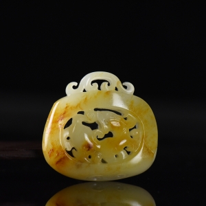 籽料和田白玉瓦当虎吊坠