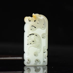 籽料和田白玉龙马精神吊坠