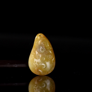 籽料和田玉龙吊坠