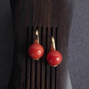 18K沙丁珊瑚圆珠耳环