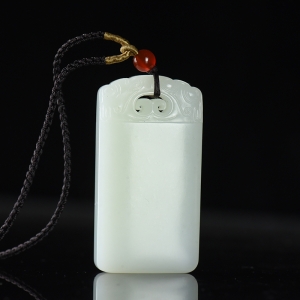 籽料和田白玉无事牌吊坠