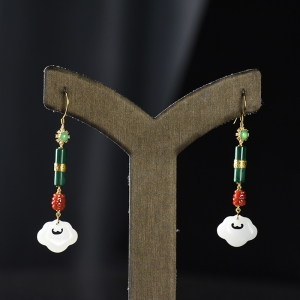 18K籽料和田白玉如意耳坠