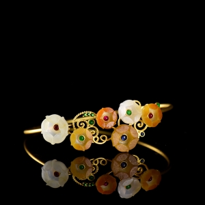 18K籽料和田玉繁花贵妃镯