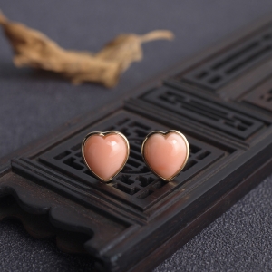 18KMOMO珊瑚心形耳钉