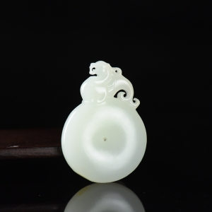 山流水料和田白玉龙扣吊坠