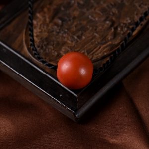 20mm柿子红南红锁骨链