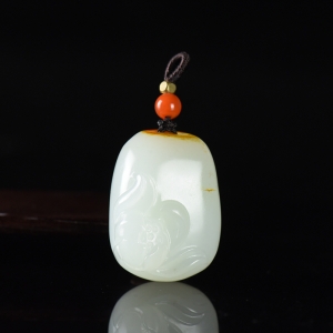 籽料和田白玉荷花吊坠