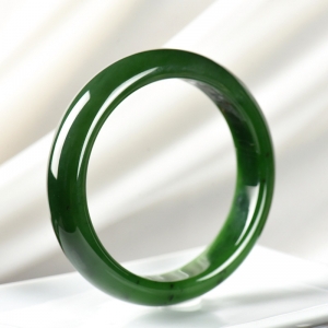 60mm山料和田碧玉手镯