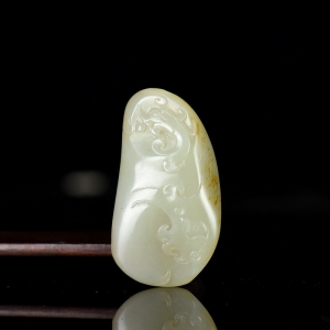 籽料和田白玉龙之守护吊坠