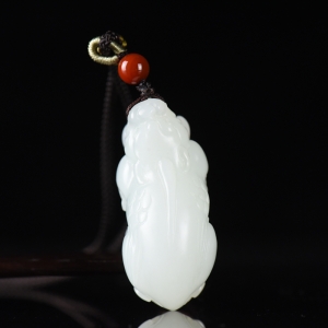 籽料和田白玉貔貅吊坠