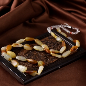 籽料和田玉原石项链