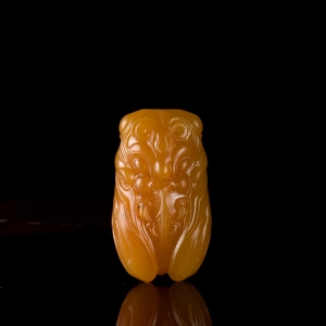 籽料和田玉黄沁一鸣惊人吊坠