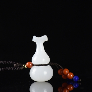 山料和田羊脂白玉福禄吊坠