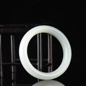 58mm籽料和田白玉手镯