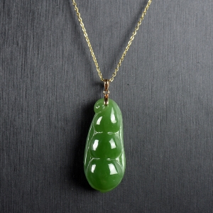 18K山料和田碧玉福豆吊坠