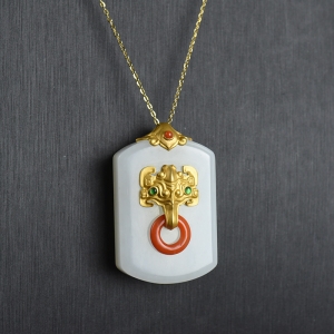 18K籽料和田白玉守护吊坠