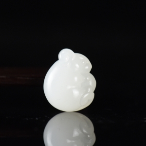 山料和田白玉子鼠吊坠