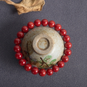 8.5mm沙丁牛血红珊瑚单圈手串