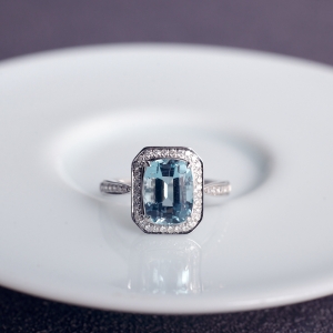 18K海蓝宝石方形戒指