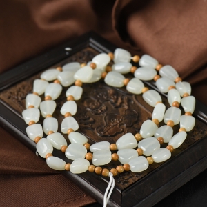 山料和田白玉随形项链