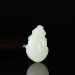 籽料和田白玉兔子吊坠