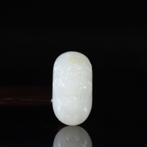 籽料和田白玉兽面吊坠