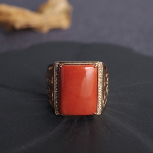 18KMOMO珊瑚方形戒指