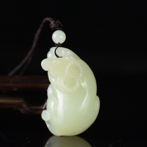 山料和田白玉牛吊坠