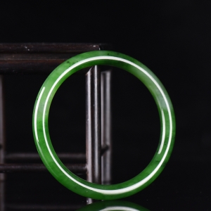 61mm山料和田碧玉叮当镯