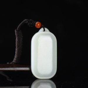 籽料和田白玉无事牌吊坠